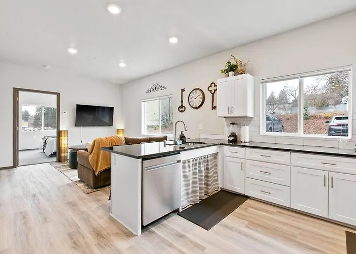 Full Ada Unit - 2 Bed 2 Bath Unit Near Downtown