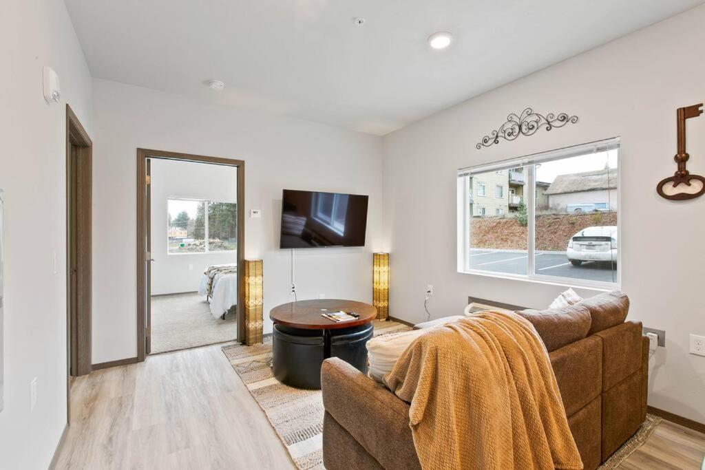 Apartment Full Ada Unit - 2 Bed 2 Bath Unit Near Downtown *