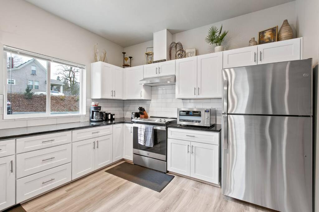 Apartment Full Ada Unit - 2 Bed 2 Bath Unit Near Downtown Spokane