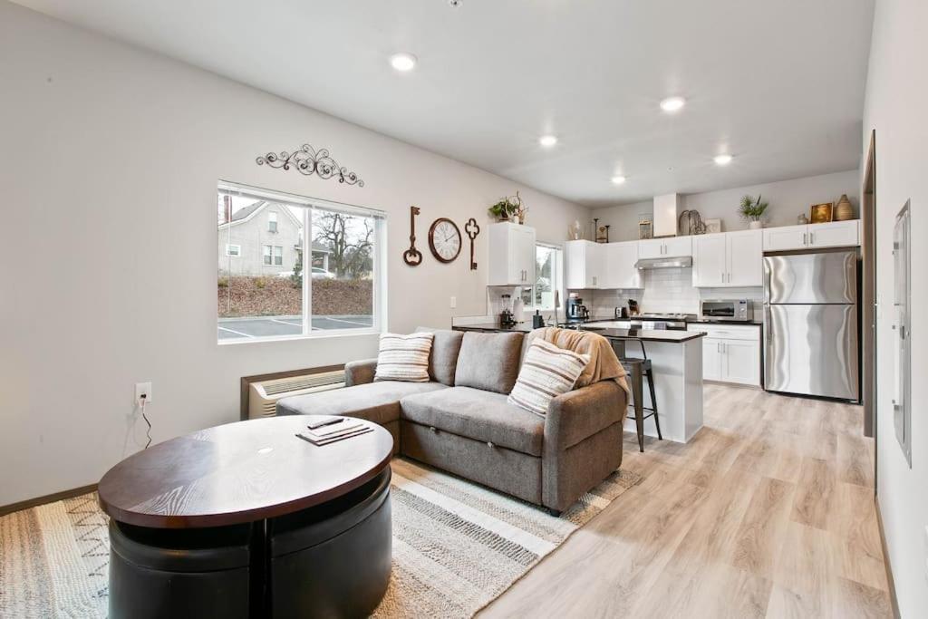 Full Ada Unit - 2 Bed 2 Bath Unit Near Downtown Apartment Spokane