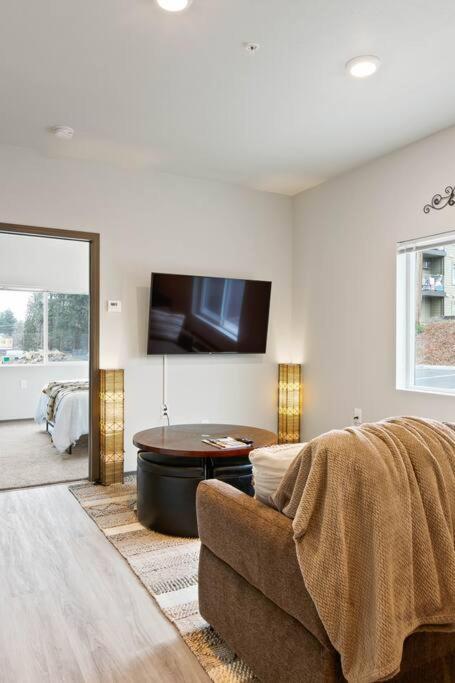 Apartment Full Ada Unit - 2 Bed 2 Bath Unit Near Downtown Spokane