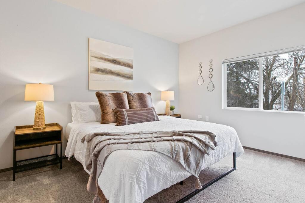 Apartment Full Ada Unit - 2 Bed 2 Bath Unit Near Downtown Spokane