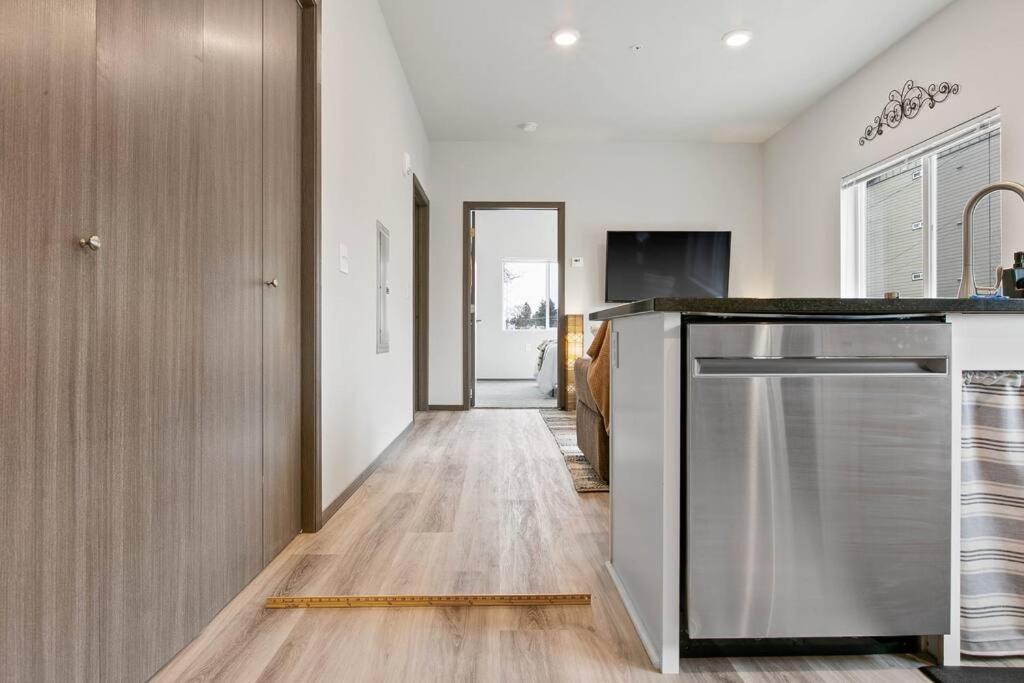 Full Ada Unit - 2 Bed 2 Bath Unit Near Downtown Apartment Spokane