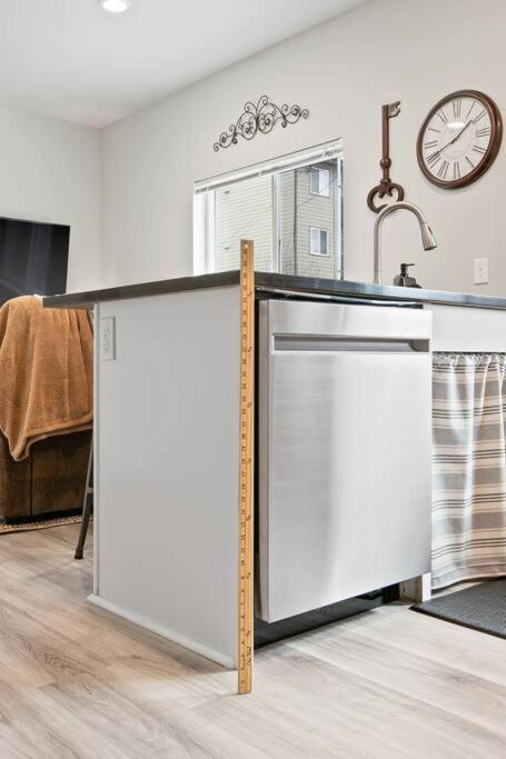 Full Ada Unit - 2 Bed 2 Bath Unit Near Downtown Spokane