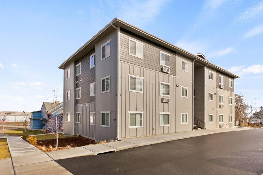 Apartment Full Ada Unit - 2 Bed 2 Bath Unit Near Downtown *
