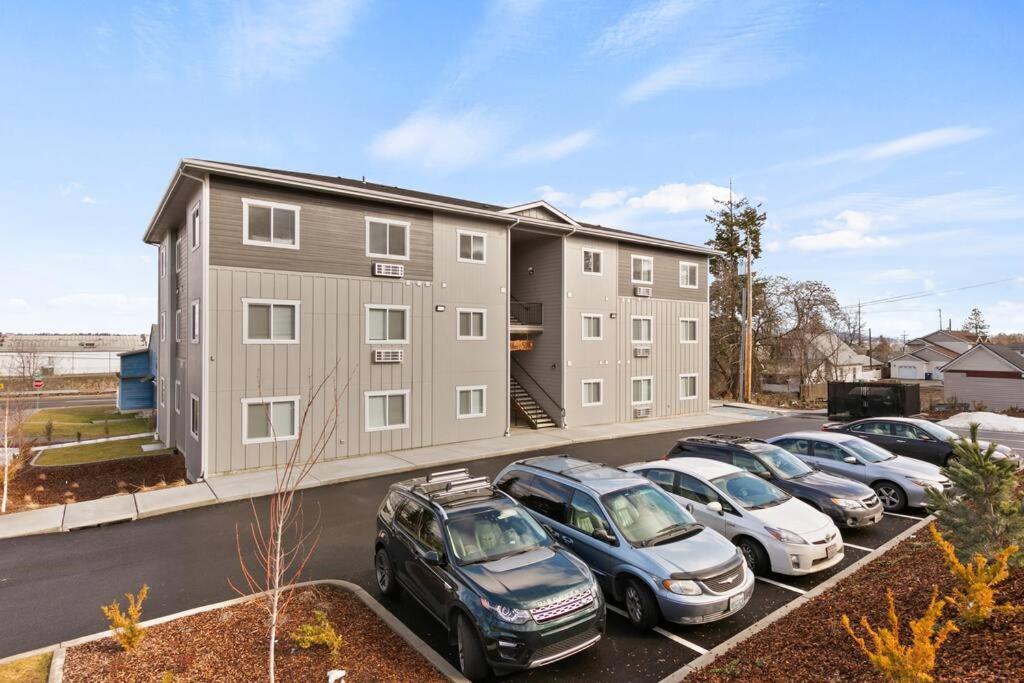 Full Ada Unit - 2 Bed 2 Bath Unit Near Downtown Apartment