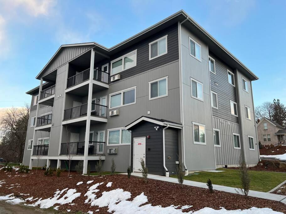 Full Ada Unit - 2 Bed 2 Bath Unit Near Downtown * Spokane