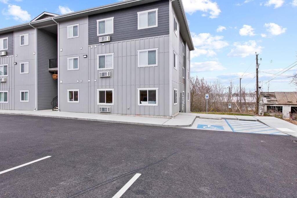 Full Ada Unit - 2 Bed 2 Bath Unit Near Downtown Apartment Spokane