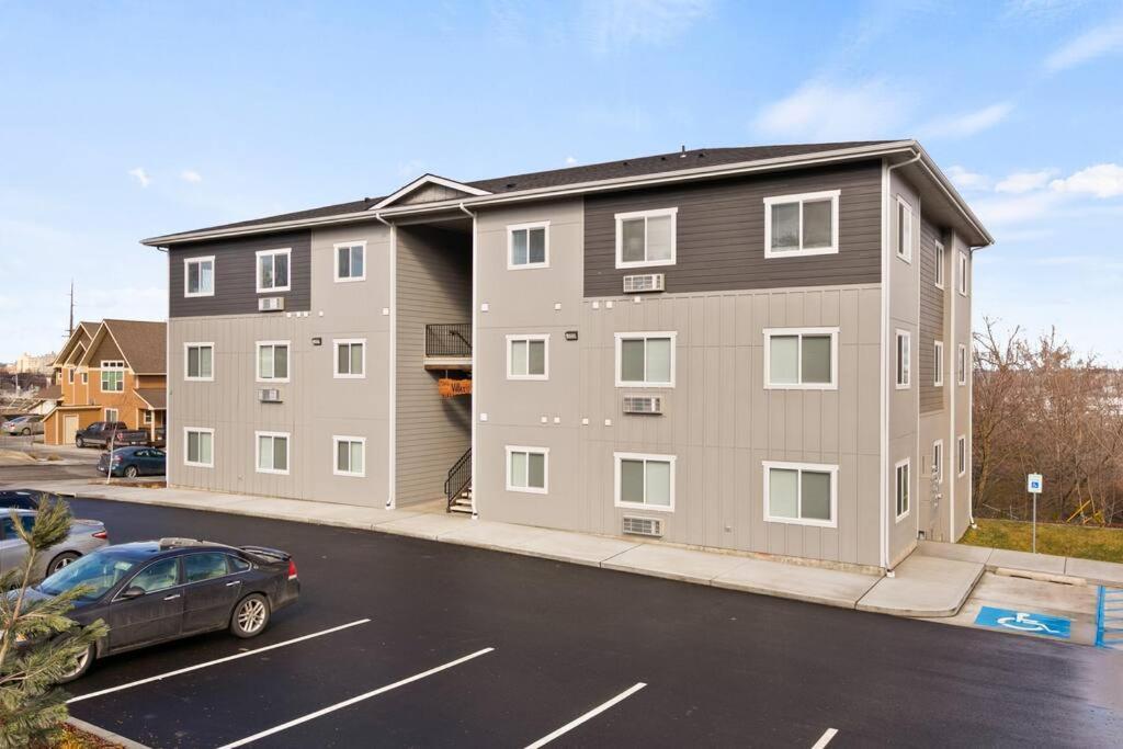 Full Ada Unit - 2 Bed 2 Bath Unit Near Downtown *