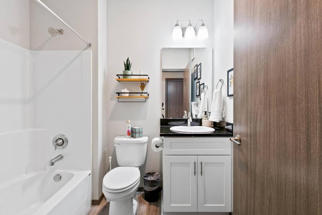 Full Ada Unit - 2 Bed 2 Bath Unit Near Downtown * Spokane
