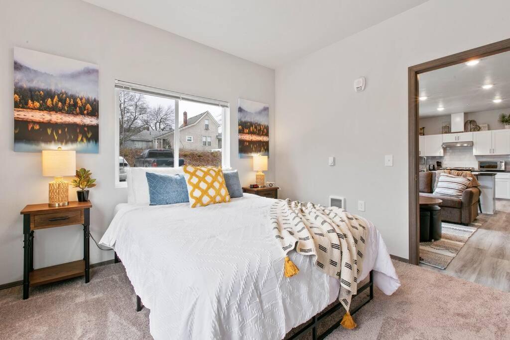 Apartment Full Ada Unit - 2 Bed 2 Bath Unit Near Downtown