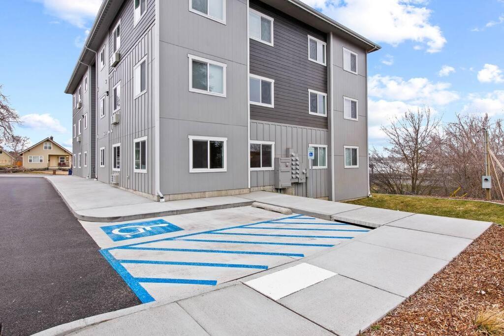 Full Ada Unit - 2 Bed 2 Bath Unit Near Downtown Spokane