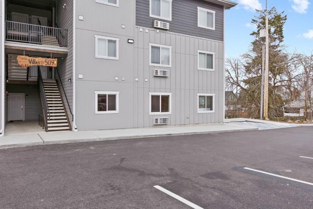 Full Ada Unit - 2 Bed 2 Bath Unit Near Downtown
